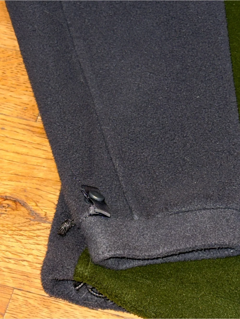 North Face. Men’s Full Zip Fleece. Green & Gray. Size Small.